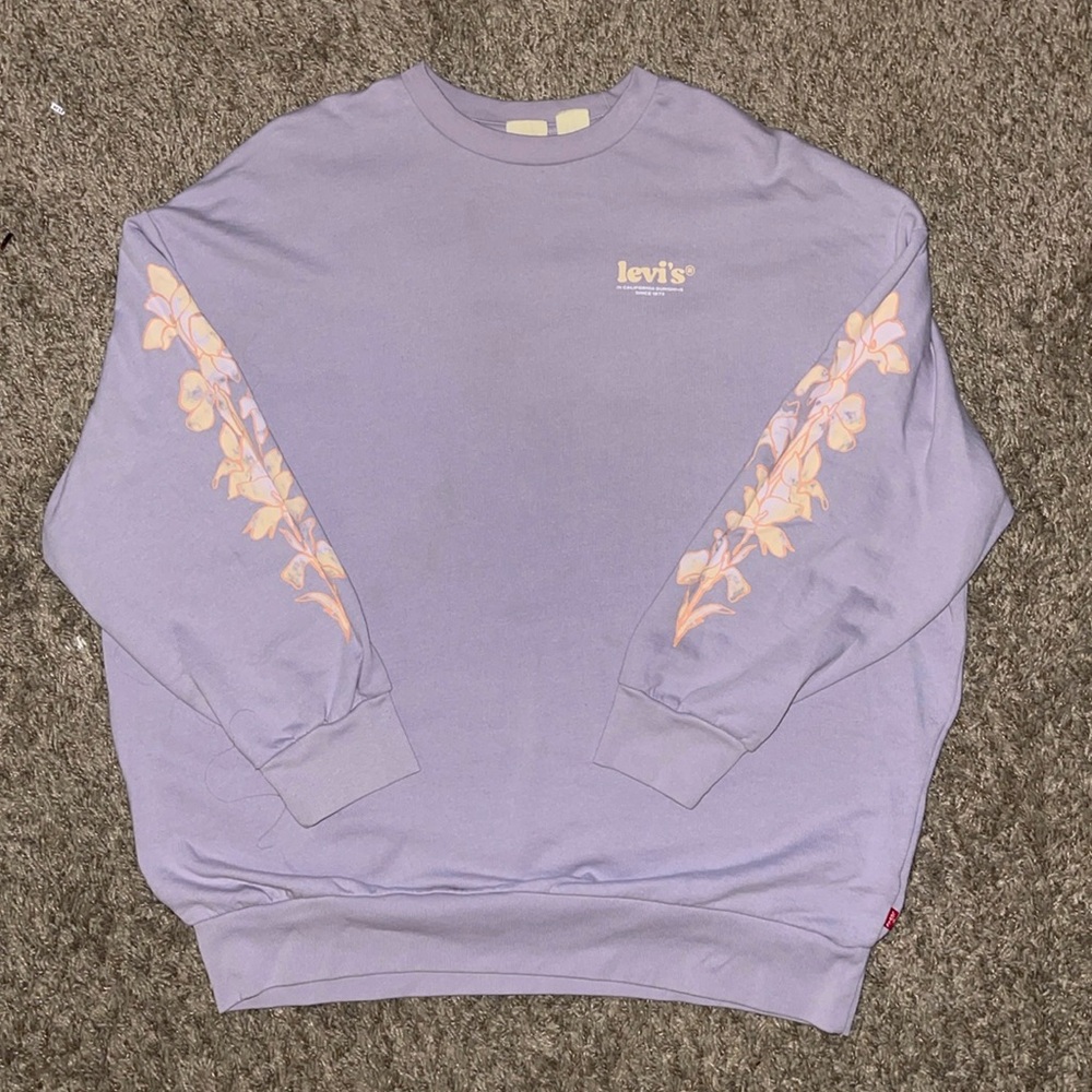 Oversized Levi’s Crewneck